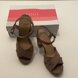 Naturalizer Soul Aries Crisscross Sandal 8 1/2 Never worn